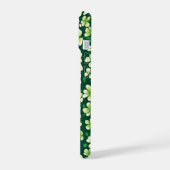 エメラルドシャムロックタペストリー:ダークグリーン喜び iPhone 15ケース (左側面)
