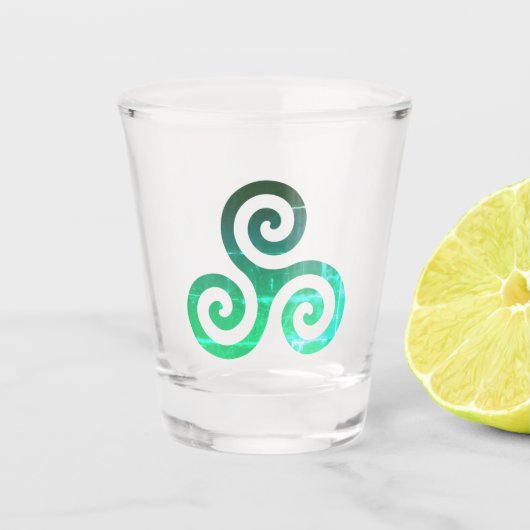 エメラルドトリスケレ古代ケルトのシンボル ショットグラス (正面)