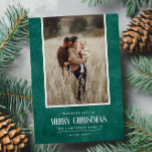 エメ素朴ラルドグリーン冬のクリスマス独身の写真 シーズンカード<br><div class="desc">このシンプルデザインと素朴な休日のポートレート最高のは、エメラルドグリーンの色の素朴な紙テクスチャーとヴィンテージスクリプト文字の単語"Merry Christmas"の上にあなたの写真を特色とする。農家のスタイルグリーティングカードに最適。テンプレートを使用し最高のて、写真、家族の名前、年を簡単に追加。背面または背面に個人メッセージを離れ追加空白のする。フォトカラーパレットに合わせて使用できるその他の色要救済求カスタムかcitronelladesign@gmail.comに書メールを送信して下さい</div>