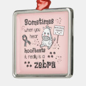 エラーズ – ダロス症候群ゼブラ認識度 メタルオーナメント (左)