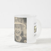 エリザベス女王 フロストグラスマグカップ (正面右)