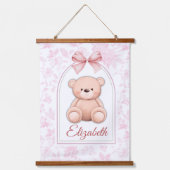 エリザベス | カスタムピンクテディベア子供部屋デザイン 吊り下げ型タペストリー (正面)