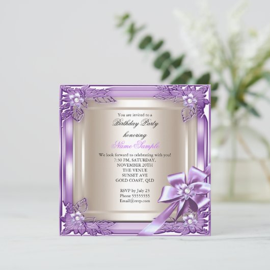 エリートエレガントバースデーパーティーパープルクリームボウ 招待状 (スタンド正面)