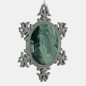 エルキャピタンのロッククライマー スノーフレークピューターオーナメント (左)