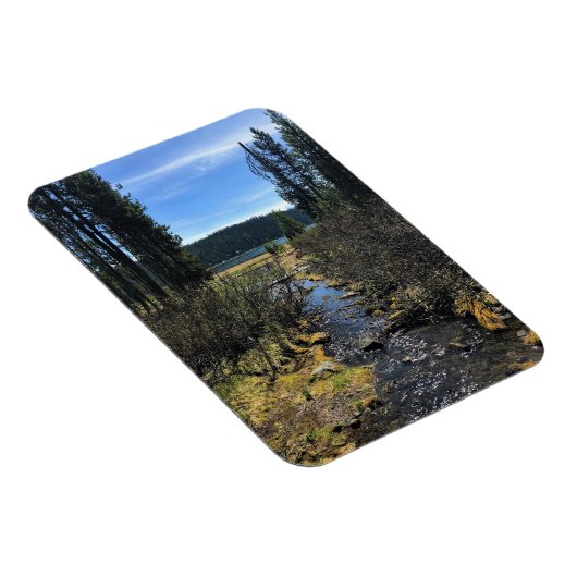 エルク湖、または マグネット (右側)