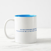 エルサルバドルのNayib Bukele社長 ツートーンマグカップ (左)