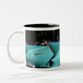 エルビス・プレスリーのグリーンキャデラックへのコンバーチブル ツートーンマグカップ (左)