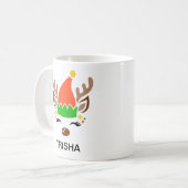 エルフの帽子をかぶったトナカイのクリスマス 名前入り ホリデー コーヒーマグカップ (正面左)