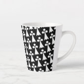 エルミン模様、中世の模様、白い黒 カフェラテマグ (右)