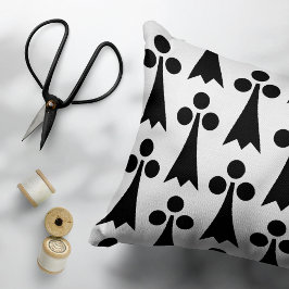 エルミン模様、中世の模様、白に黒 アクセントクッション