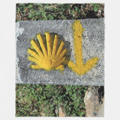 エル・カミノの貝殻と矢印のサイン フリースブランケット (正面)