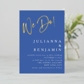 エレガコンテンポラリーントウェディング王室のブルー金ゴールド 箔招待状 (立ち正面)