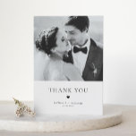 エレガンスモダンブラックタイポグラフィズ結婚サンキュー サンキューカード<br><div class="desc">エレガンスモダンブラックタイポグラフィ結婚ズサンキューカード |この感謝していカスタマイズ可能なサンキューカードで特別な日の一部として家族や友結婚人に送信する。ミニマルタイポグラフィとハートイラストレーション。カードの前お気に入りの面に写真を配置し、カードの背面に別の写真を追加する。これ感謝していは他の色で使用できる。</div>