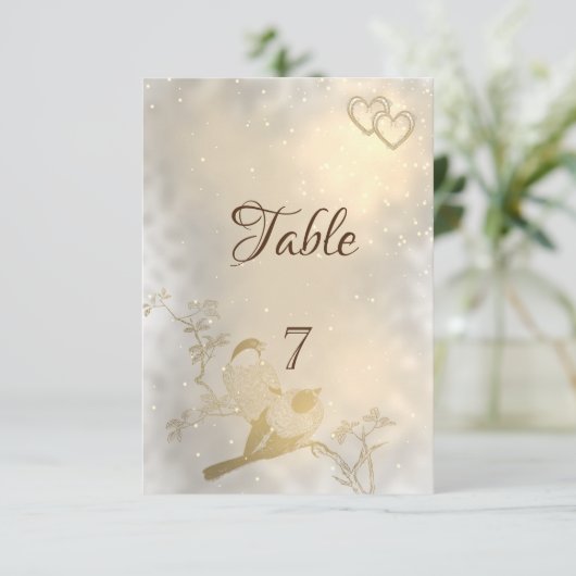 エレガントでおしゃれなゴールドのハートと鳥のテーブルカード 招待状 (スタンド正面)