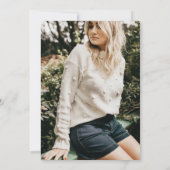 エレガントでおしゃれなセージグリーンの2枚の写真を使った卒業パーティー 招待状 (裏面)