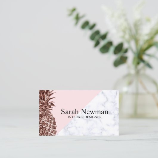 エレガントでかわいらしいばら色の金ゴールドのパイナップル白の大理石 名刺 (スタンド正面)