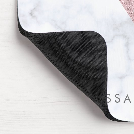 エレガントでガーリーなばら色の金ゴールドのグリッターの白い大理石のピンク マウスパッド (コーナー)