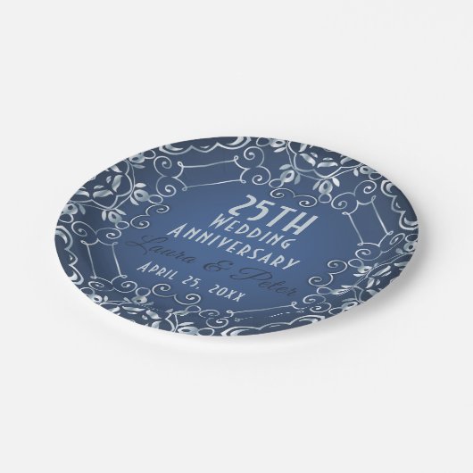 エレガントでクラシックな青と銀の結婚記念日 ペーパープレート (アングル)