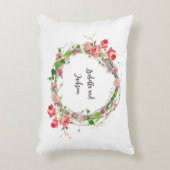 エレガントでパーソナライズされた新婚夫婦の名前の花のデザイン アクセントクッション (正面(垂直))