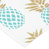 エレガントでフェイクな金ゴールドの熱帯パイナップルパターン ショートテーブルランナー (コーナー)