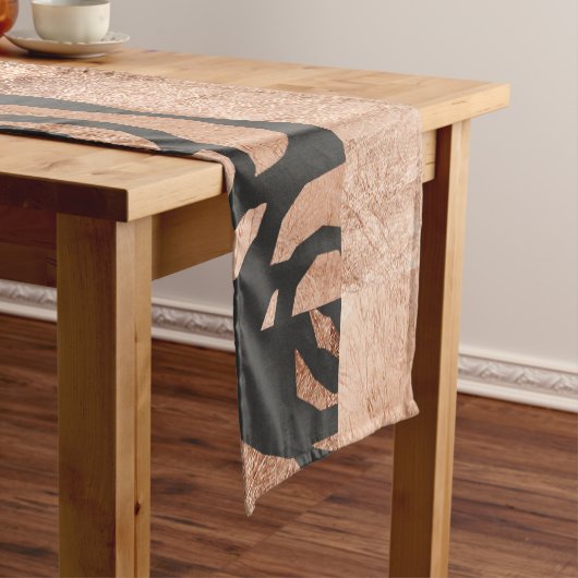 エレガントでフェイクな青銅色の花柄および黒 ショートテーブルランナー (インサイチュ)