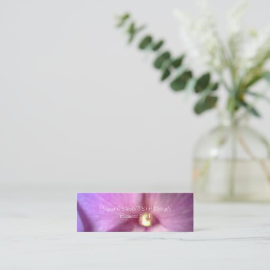 エレガントで及びシンプルなTシャツのデザインの小型ビジネスカリフォルニア スキニー名刺 (スタンド正面)