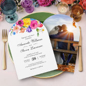 エレガントで大胆なカラフルな水彩花イラスト 招待状