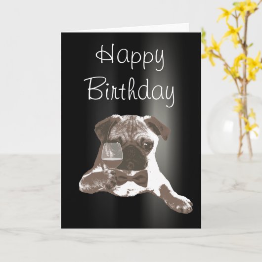 エレガントで暗いパグ及びワインのハッピーバースデーカード カード (黄色い花)