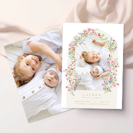 エレガントで繊細な花のアーチ2写真 私たちの赤ちゃんの誕生 案内状