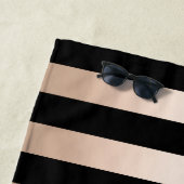 エレガントで赤い唇のばら色の金ゴールドの黒のストライブ柄パターン ビーチタオル (インサイチュ)