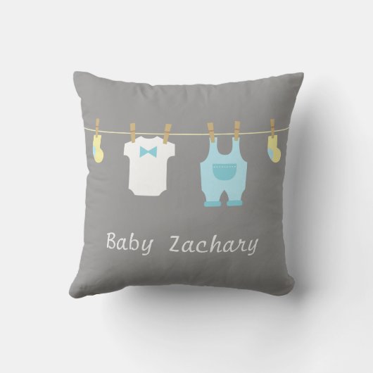 エレガントで、かわいい男の赤ちゃんの衣服、男の赤ちゃん クッション (裏面)