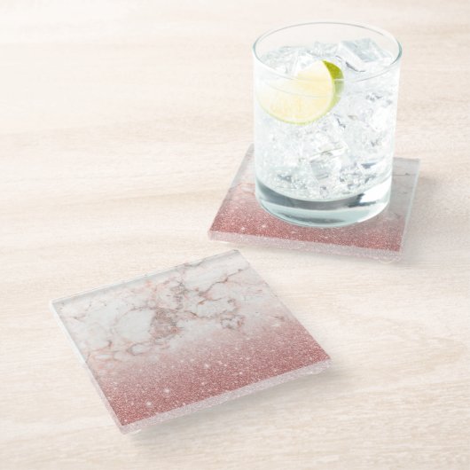 エレガントなのどのばら色の金ゴールドのグリッターの白い大理石のグラデーション ガラスコースター (アングル)