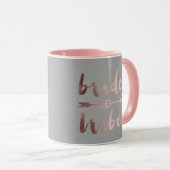 エレガントなばら色の金ゴールドの花嫁の種族の矢の結婚指輪 マグカップ (正面右)