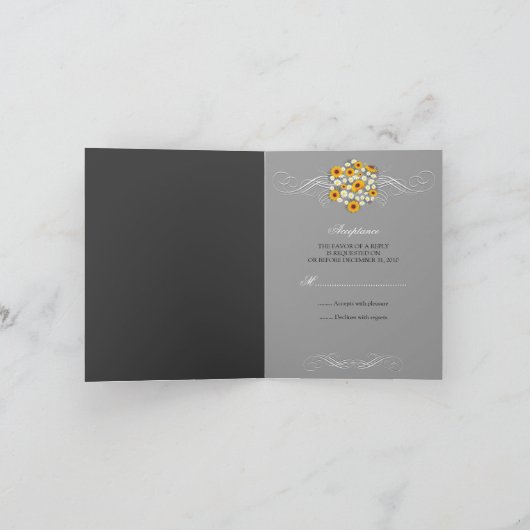 エレガントなひまわりとデイジーのブーケ 出欠確認 招待状 (内部)