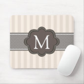 エレガントなアイボリーベージュ色ストライプのブラウンのカスタムのモノグラム マウスパッド (マウス)