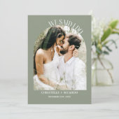 エレガントなアーチのセージグリーンでの秘密の結婚式のお知らせ 案内状 (スタンド正面)