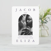 エレガントなウェディングアーチRsvpコード2枚の写真 招待状 (スタンド正面)