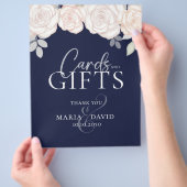エレガントなウェディングカードとギフトがネイビーブルーに署名 チラシ (手)