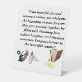 エレガントなウェディングカード – シックなブラックヒールとピンク 台座サイン (正面)