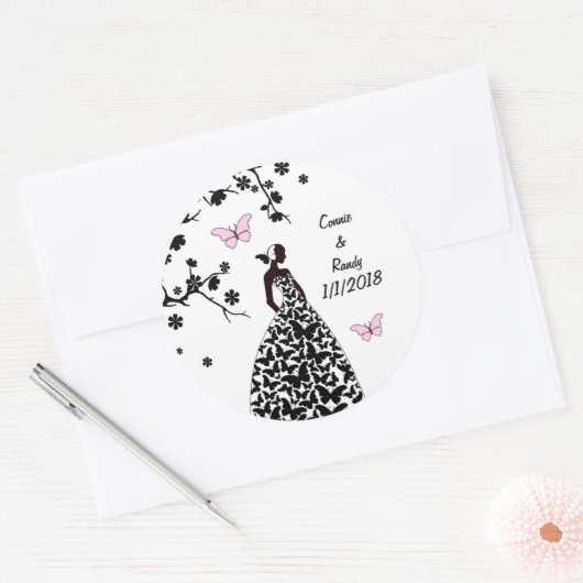 エレガントなウェディングステッカー花嫁が蝶を作った ラウンドシール (封筒)