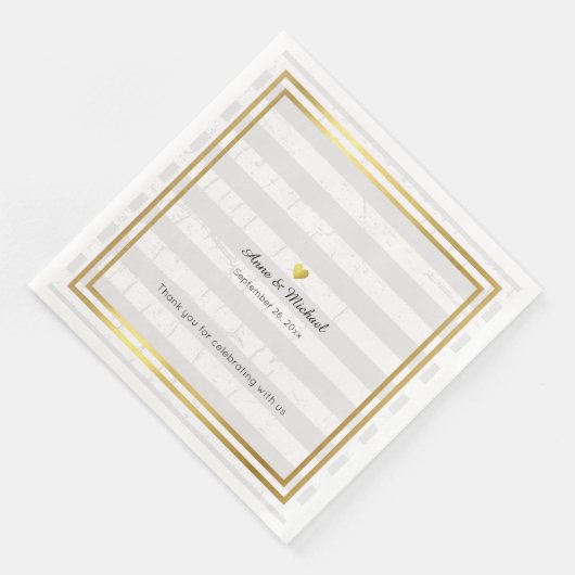 エレガントなウェディングディナー淡い色のナストライププキン (コーナー)