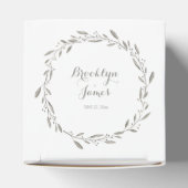 エレガントなウェディングフライトボックスグレーフローラリース フェイバーボックス (上部)