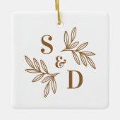 エレガントなウェディングモノグラムの葉緑の セラミックオーナメント (正面)