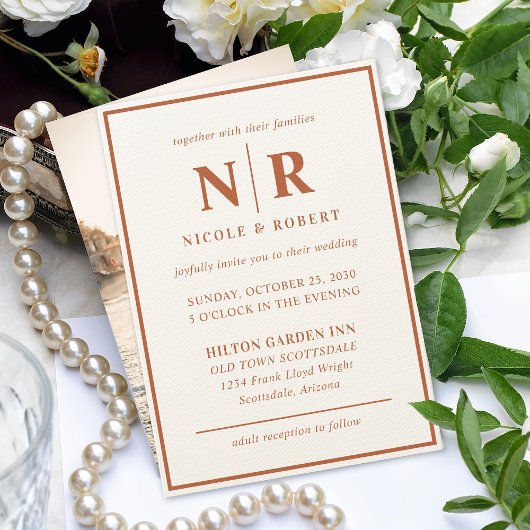 エレガントなウェディングモノグラム花嫁と花婿イニシャル 招待状