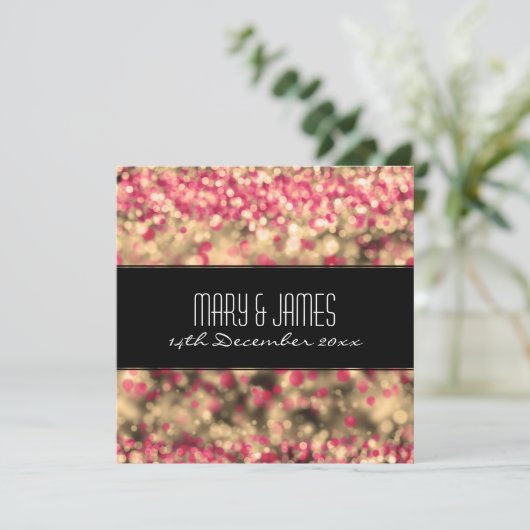 エレガントなウェディング フクシアとゴールドのスパークリングライト 招待状 (スタンド正面)