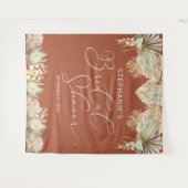 エレガントなカリグラフィーボホ ターコッタ ブライダルシャワー タペストリー (正面(横))