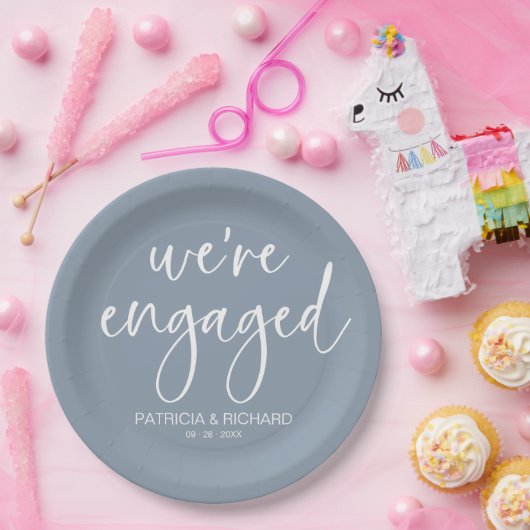 エレガントなカリグラフィー　私たちは婚約しました　婚約パーティー ペーパープレート (パーティー)