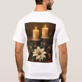 エレガントなキャンドル クリスマス ひいらぎ 松の木 あたたかなお祭り Tシャツ (裏面)