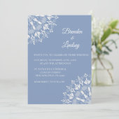 エレガントなクラシックモダン ダスティーブルーとホワイトの花柄 招待状 (スタンド正面)