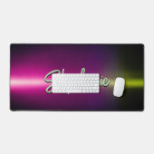 エレガントなグリーンとピンクのおおばれなモノグラム デスクマット (キーボード&マウス)